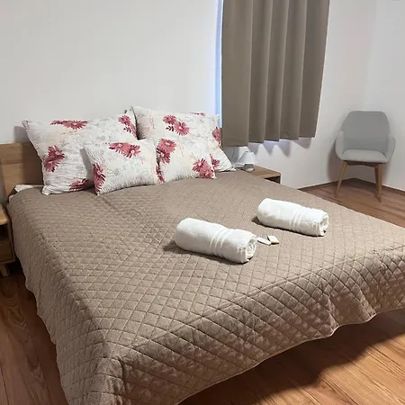 Tokajim Vendeghaz * 세렌치