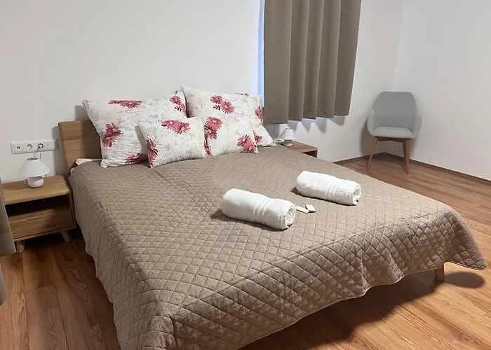 Tokajim Vendeghaz * 세렌치